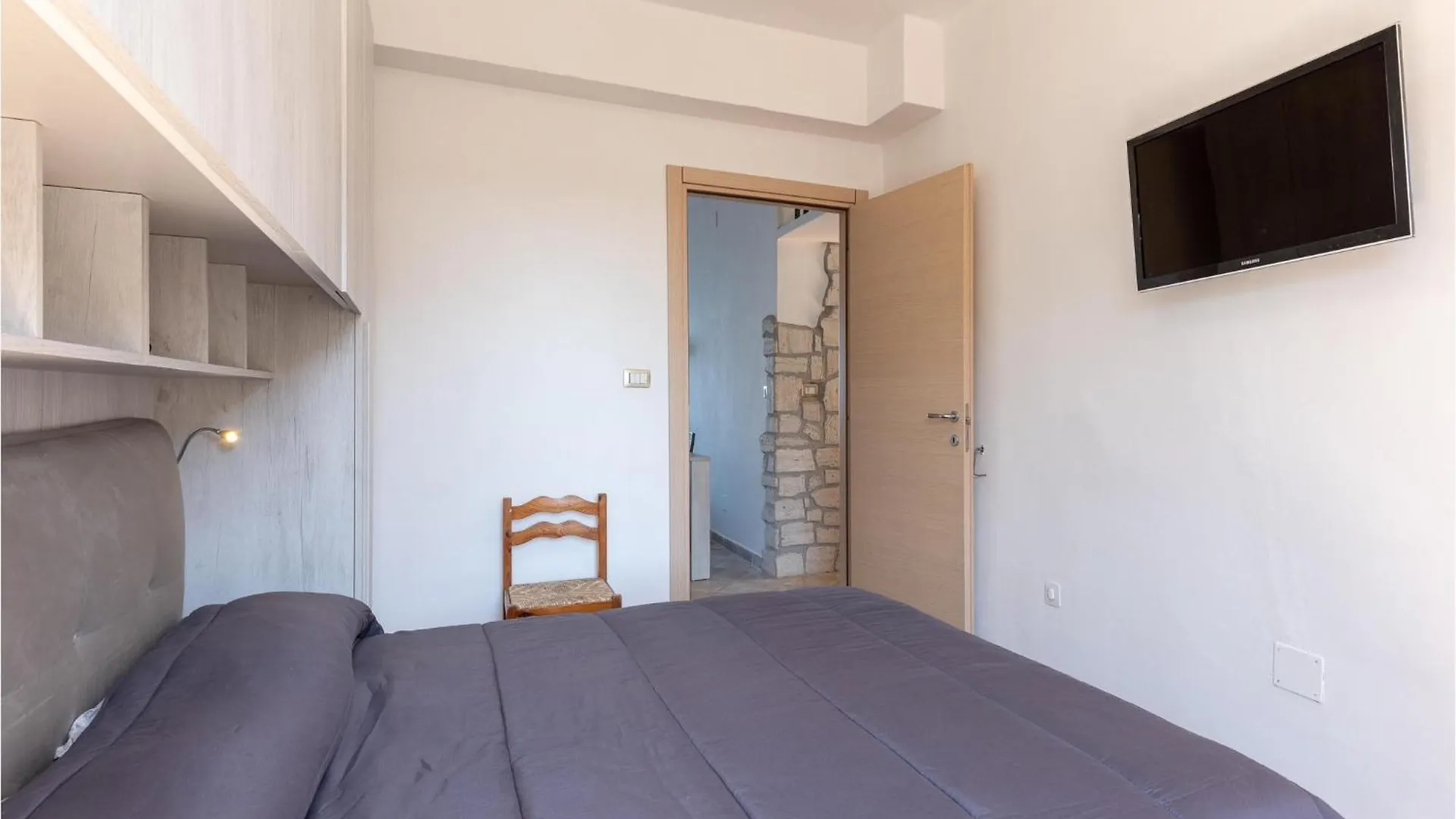 Awesome Apartment In Giannella With Kitchenette